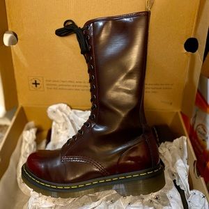 [DR MARTENS] RARE Vegan 1914 1B99 Cherry Boots (8)